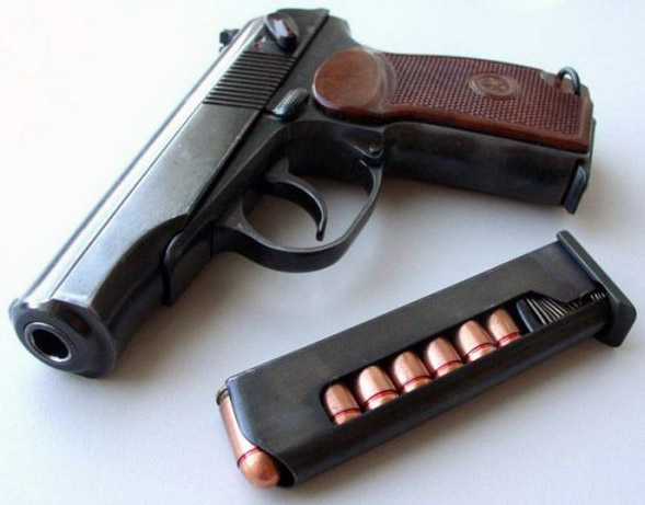 В Екатеринбурге пьяный сотрудник ведомственной охраны убил человека из табельного пистолета